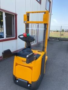 TRANSPALET ELECTRIC CU PLATFORMA JUNGHEINRICH ERC 214