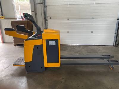 TRANSPALET ELECTRIC CU PLATFORMA JUNGHEINRICH ERE 225 KLPF