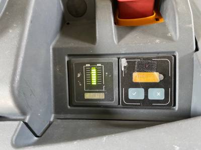 TRANSPALET ELECTRIC CU PLATFORMA JUNGHEINRICH ERE 225 KLPF