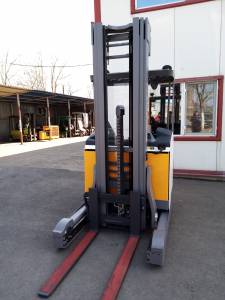 ELECTROSTIVUITOR CU FURCI RETRACTILE JUNGHEINRICH ETV 216
