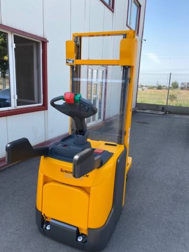 TRANSPALET ELECTRIC CU PLATFORMA JUNGHEINRICH ERC 214
